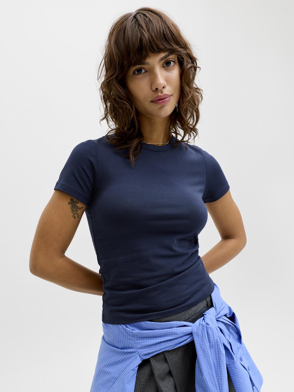 model_shot-creative